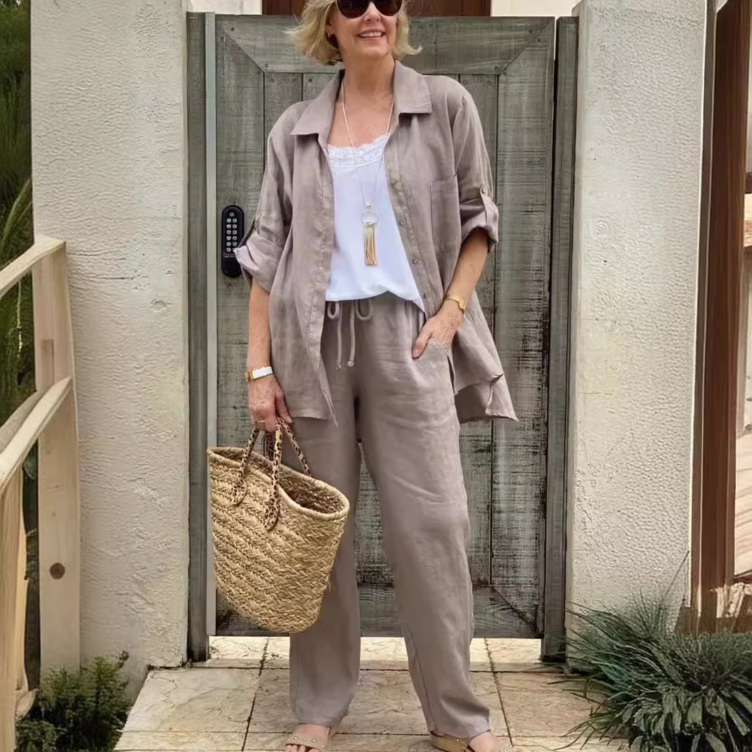 Leisure City Lady Shirt Outfit - Image 8